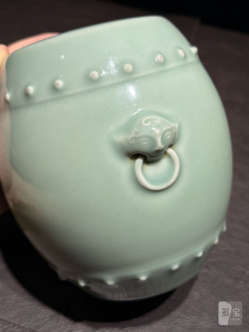 清乾隆 豆青釉鼓钉罐 - 图6